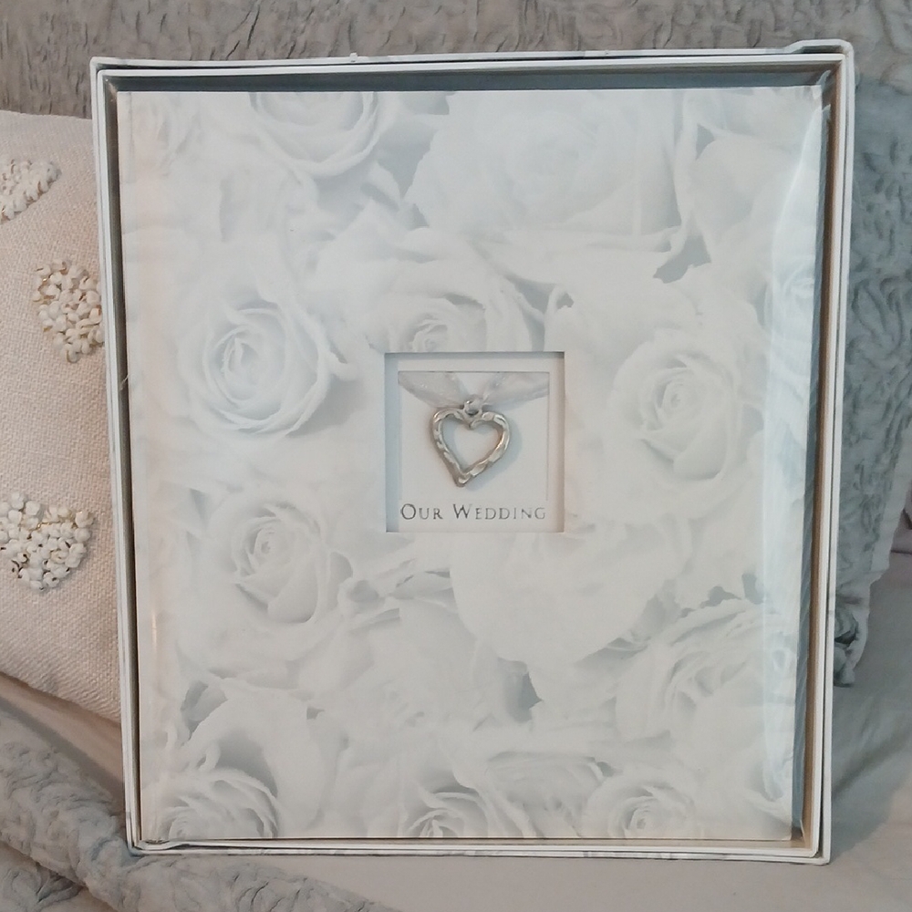 Elegant White Wedding Photo Album